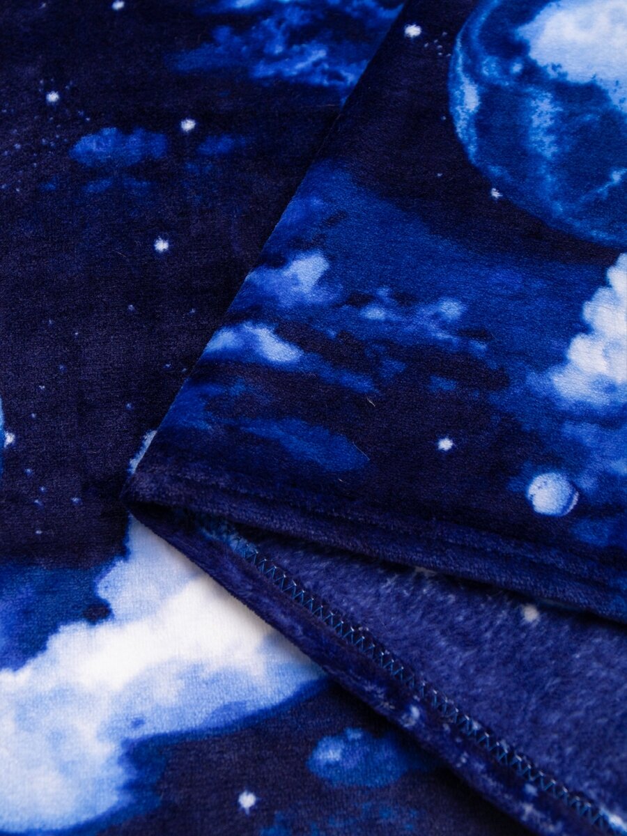 Плед TexRepublic Absolute flannel 150х200 см, 1,5 спальный, покрывало на диван, фланель, мягкий, синий, с принтом космос - фотография № 3
