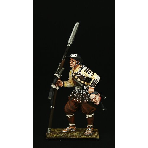 Оловянный солдатик SDS: Асигару с трофеями, 2-я пол. XVI – нач. XVII вв. оловянный солдатик sds асигару япония 1600 год