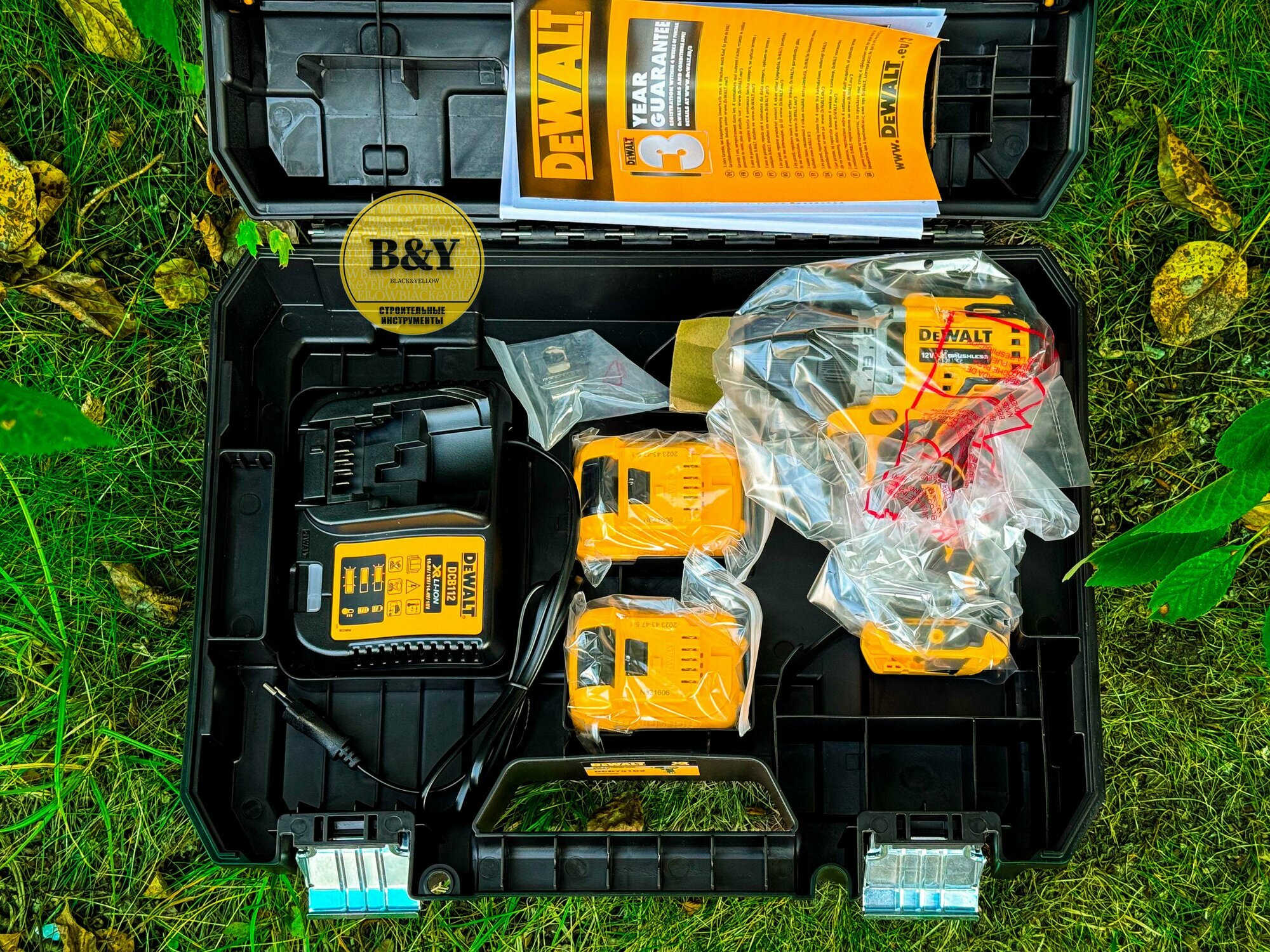 Аккумуляторная дрель-шуруповерт DeWALT DCD701D2 — фото 1