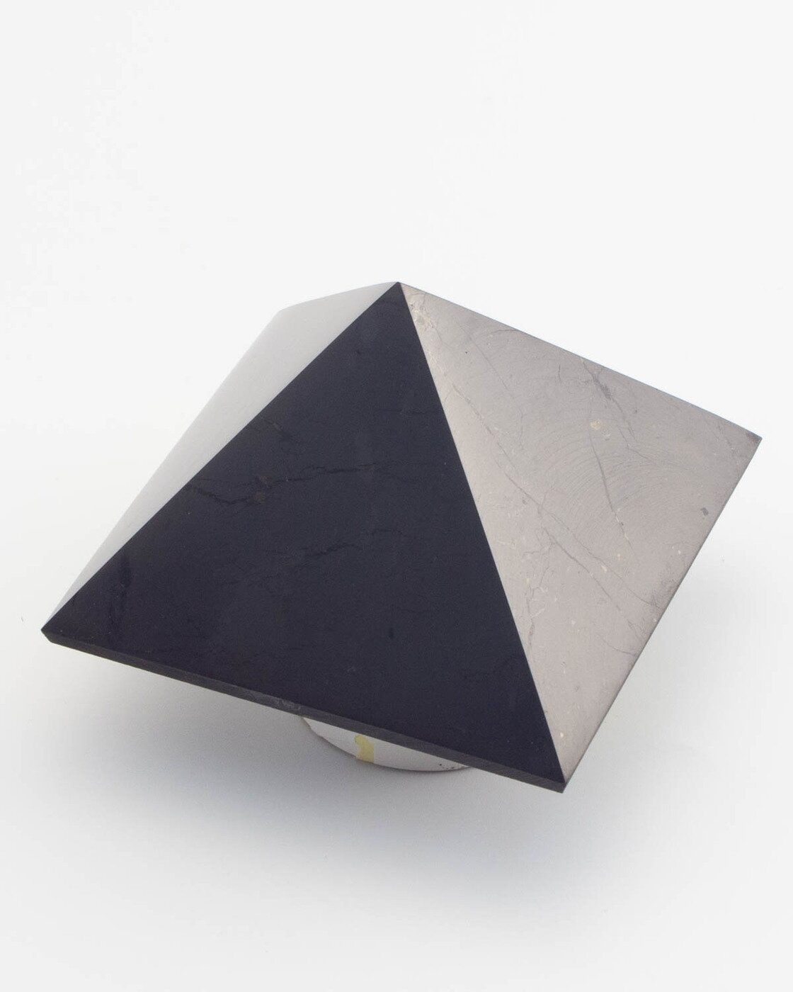 Пирамида из натурального Шунгита полированная  7 см