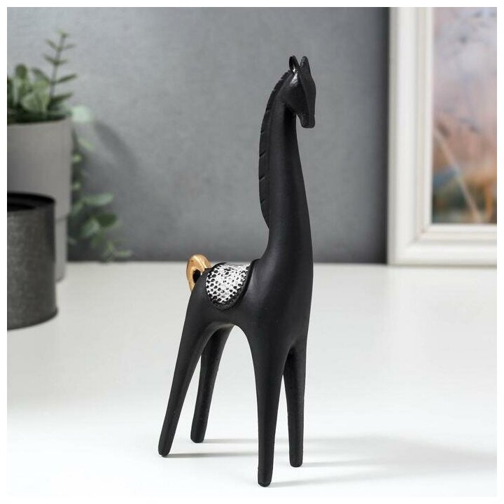 Сувенир полистоун "Чёрный конь с золотой гривой" 18,5х6,8х3,3 см 5449205