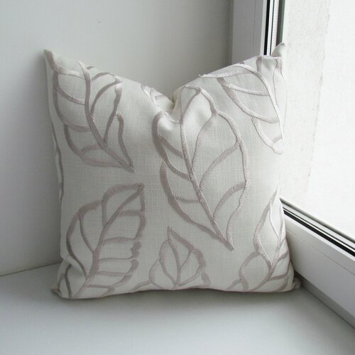 Подушка декоративная 40х40см , цвет белый, с вышивкой - листья, с потайной молнией.