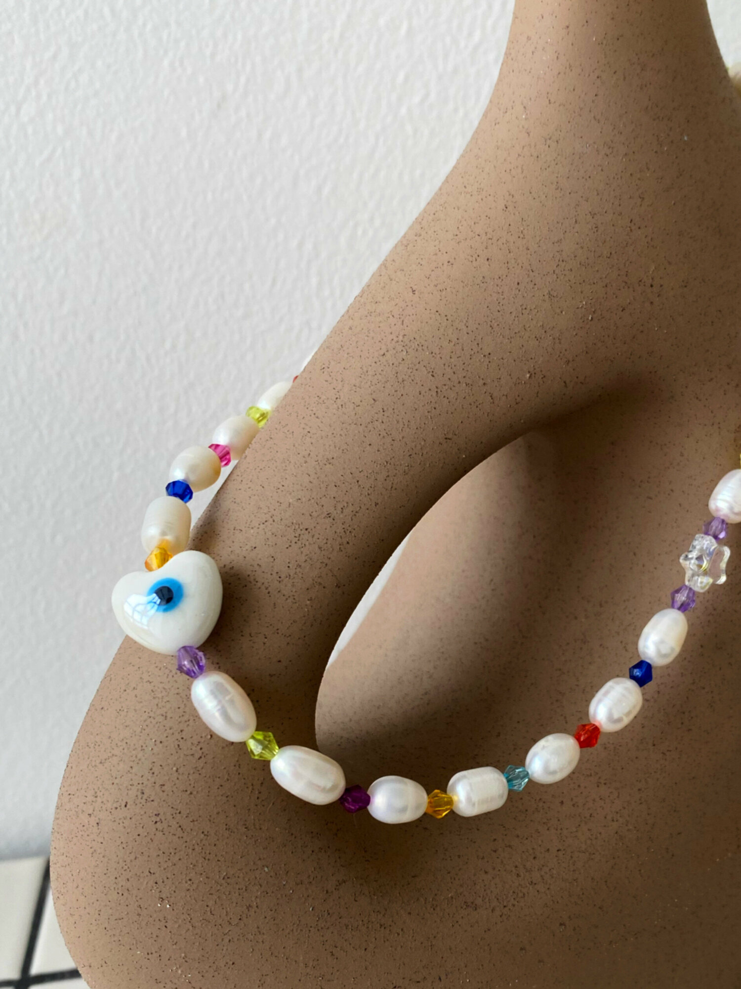 Колье ALLUMER, жемчуг пресноводный, хрусталь, керамика, длина 36 см, light blue — фото 1