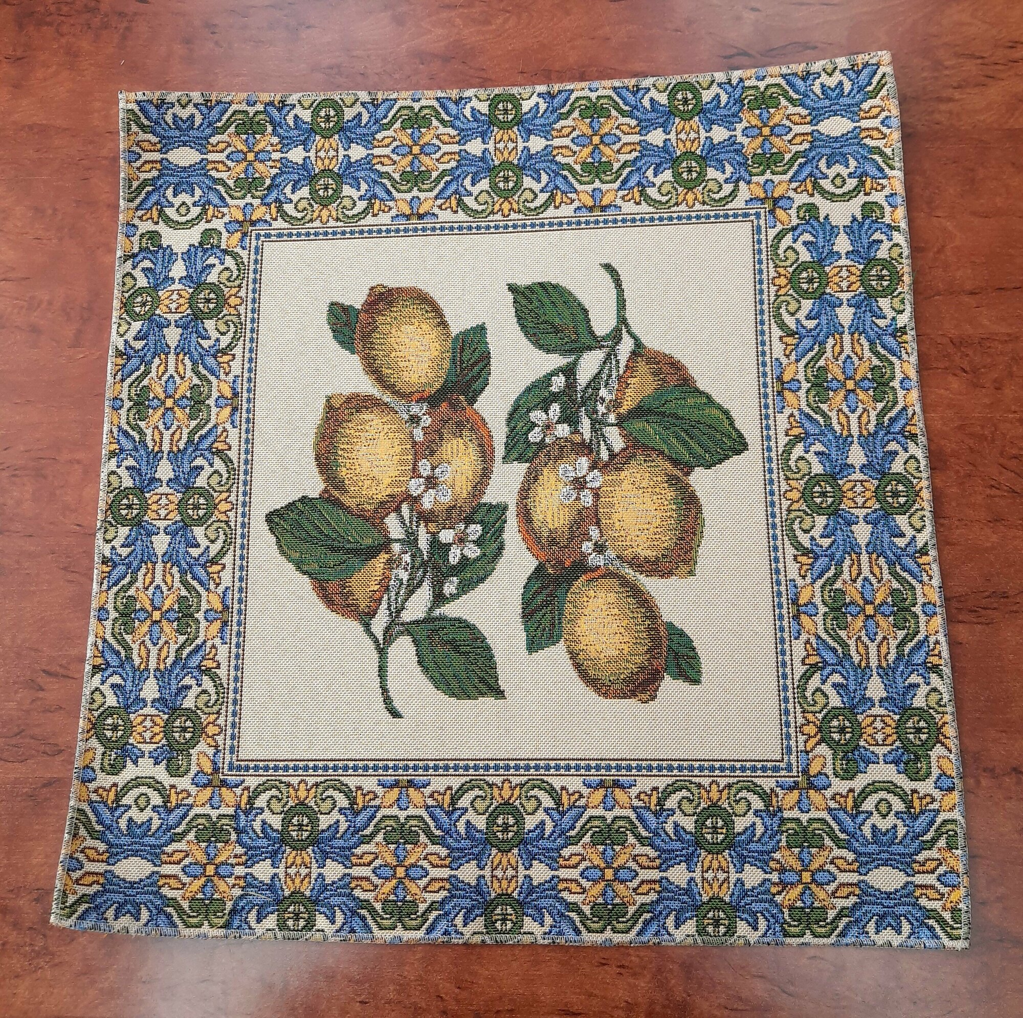 фото Салфетка декоративная из гобелена 37х37 Лимон