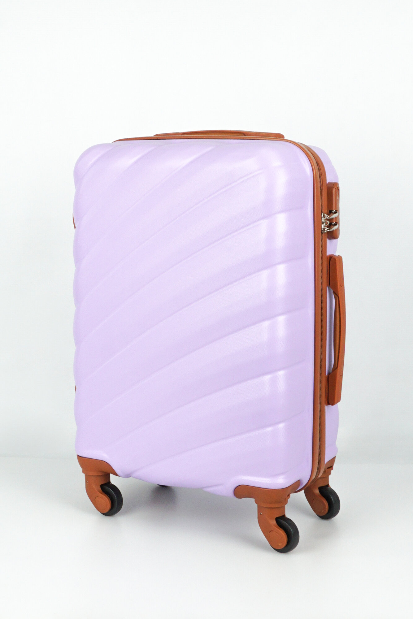Чемодан Tripbags (Lotus) маленький (ручная кладь) из ABS пластика на 4-х съемных колесах с кодовым замком сиреневый с коричневым XS