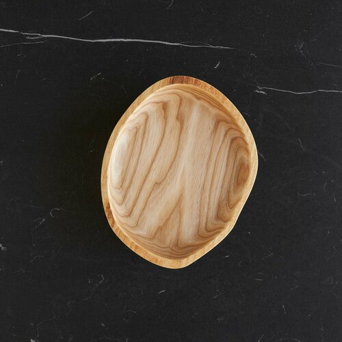 Деревянная тарелка для подачи