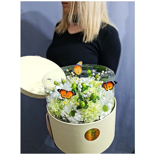 Букет Хризантема с бабочками/ Фисташковая коробка