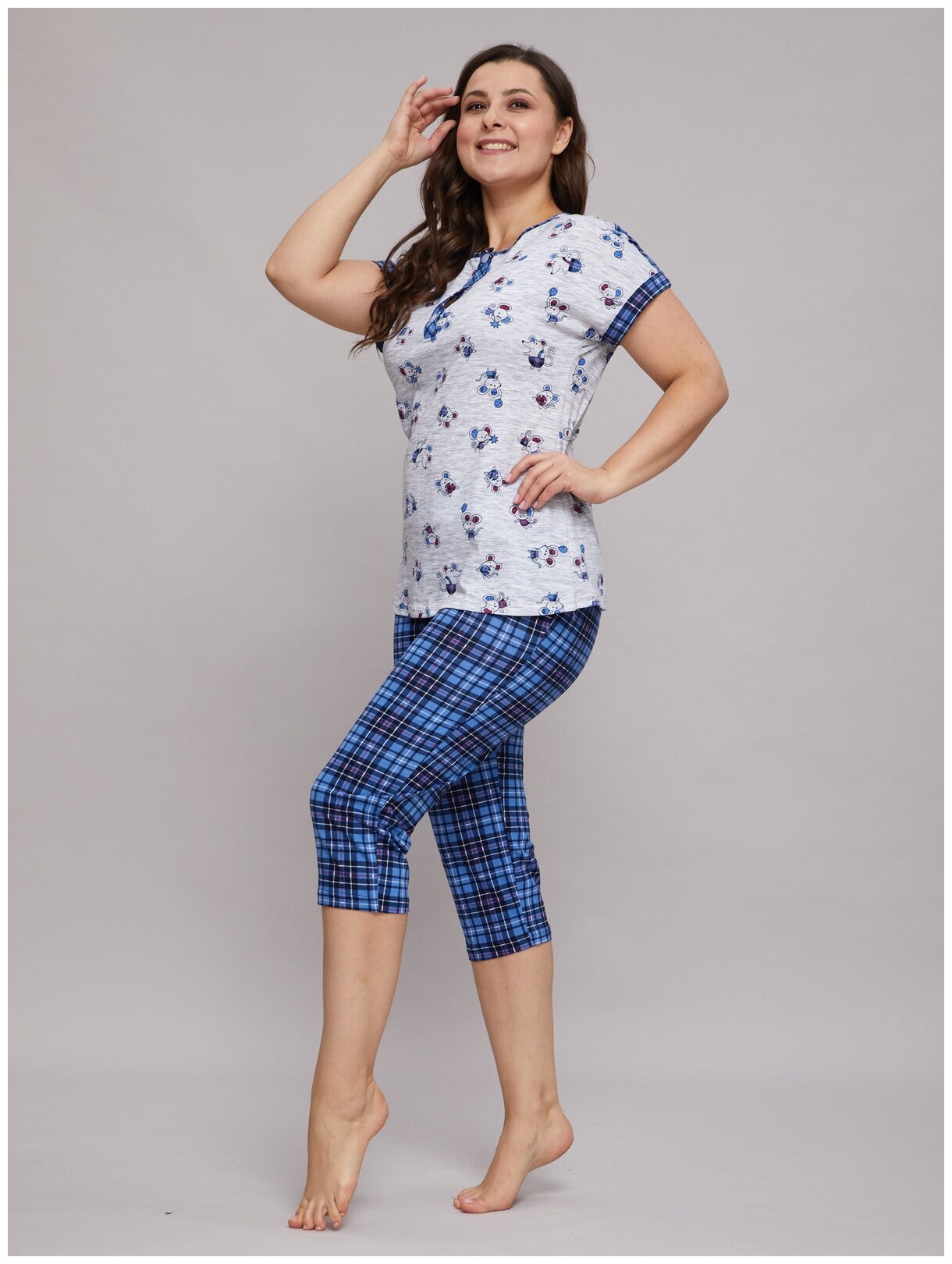 Пижама домашняя женская Алтекс с футболкой и бриджами голубая, размер 62 - фотография № 4