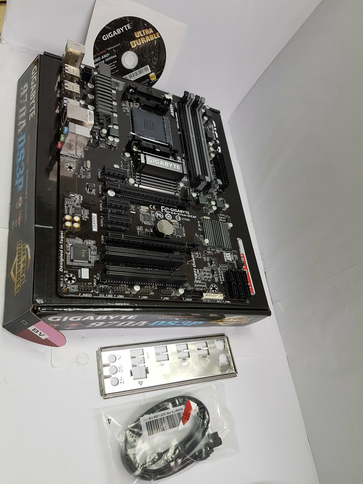 Мат. плата GIGABYTE GA-970A-DS3P rev2.0/2.1 SocketAM3+ 2xPCI-E GbLAN SATA RAID ATX