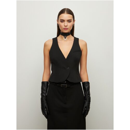 фото Черный жилет с полукруглым бортом artmulier