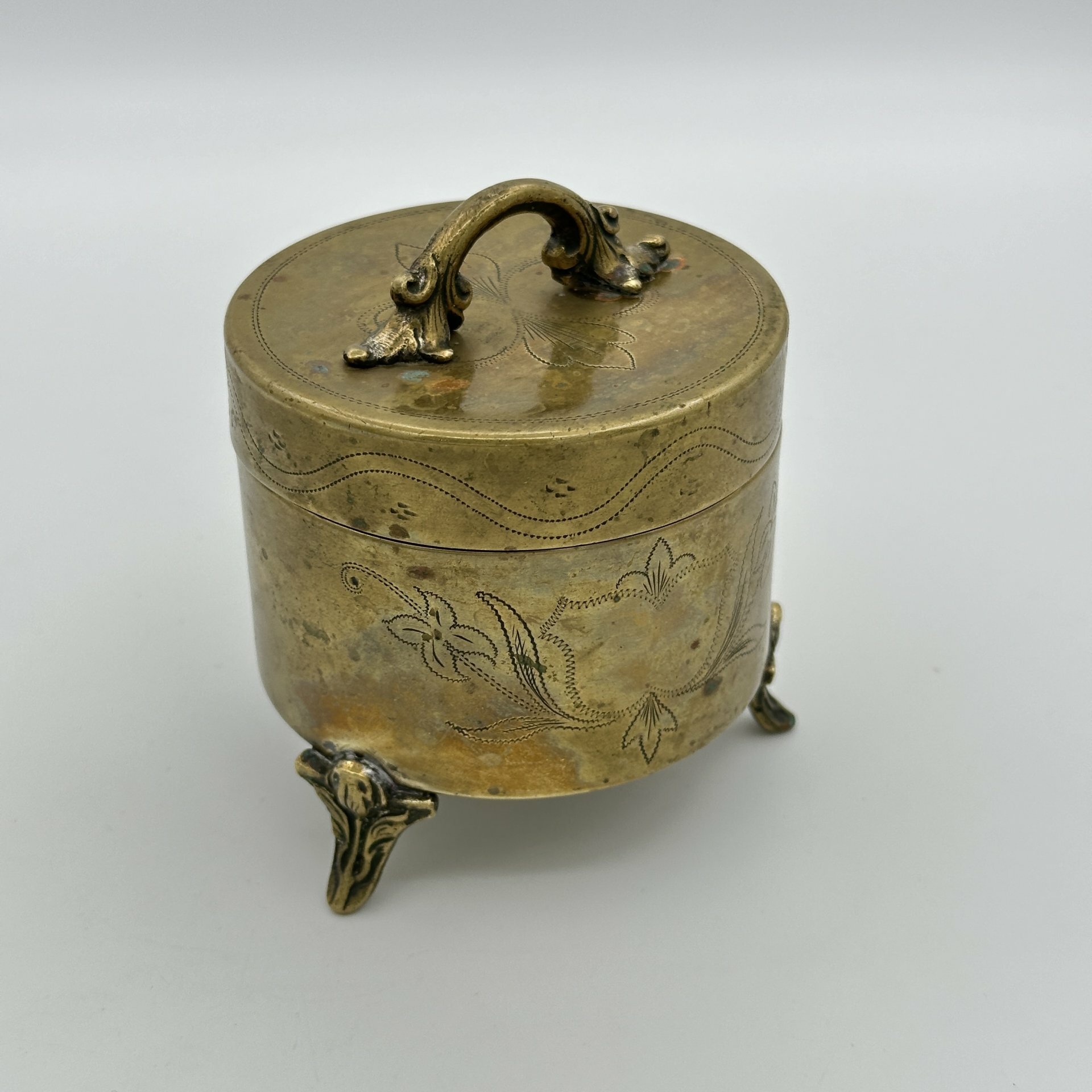 фото Шкатулка на фигурных ножках с крышкой, латунь, гравировка, Индия, 1950-1970 гг.