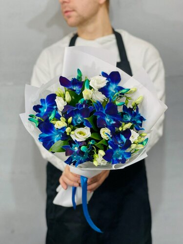 Изображение товара Букет Rybe-Flowers "Орхидеи и Эустома", живые цветы, 40 см, 23 цветка