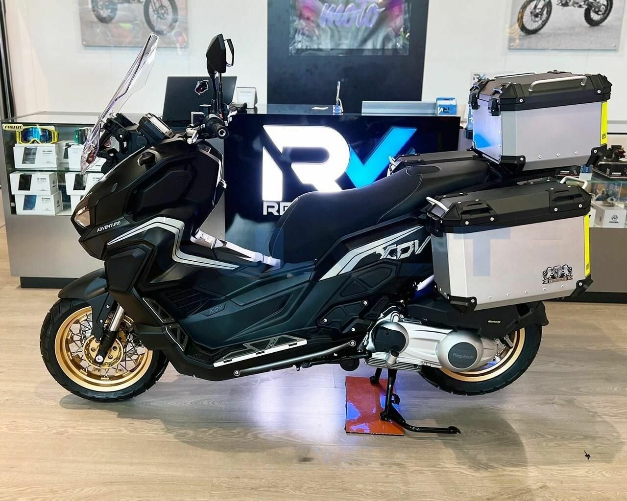 Скутер Regulmoto XDV ADVENTURE 300CC в комплекте с кофрами (LJ300T-18) EFI