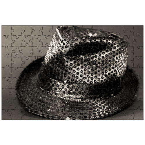 фото Магнитный пазл 27x18см."шапка, блестки, черно- белый" на холодильник lotsprints