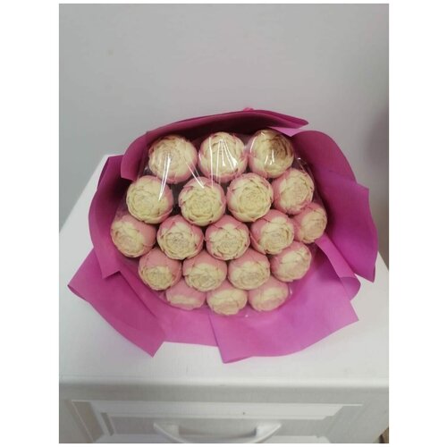 Шоколадные пионы букет из 19 бело-розовых цветов
