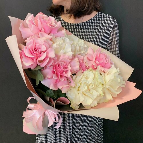 Изображение товара 9 французских роз / Букет из 9 белых и розовых французских роз / Вывернутые розы микс