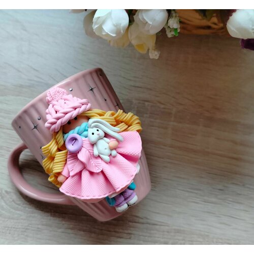 Кружка с декором Девочка с зайчиком Ручная работа 270 мл Декор из полимерной глины Авторская работа 1800₽