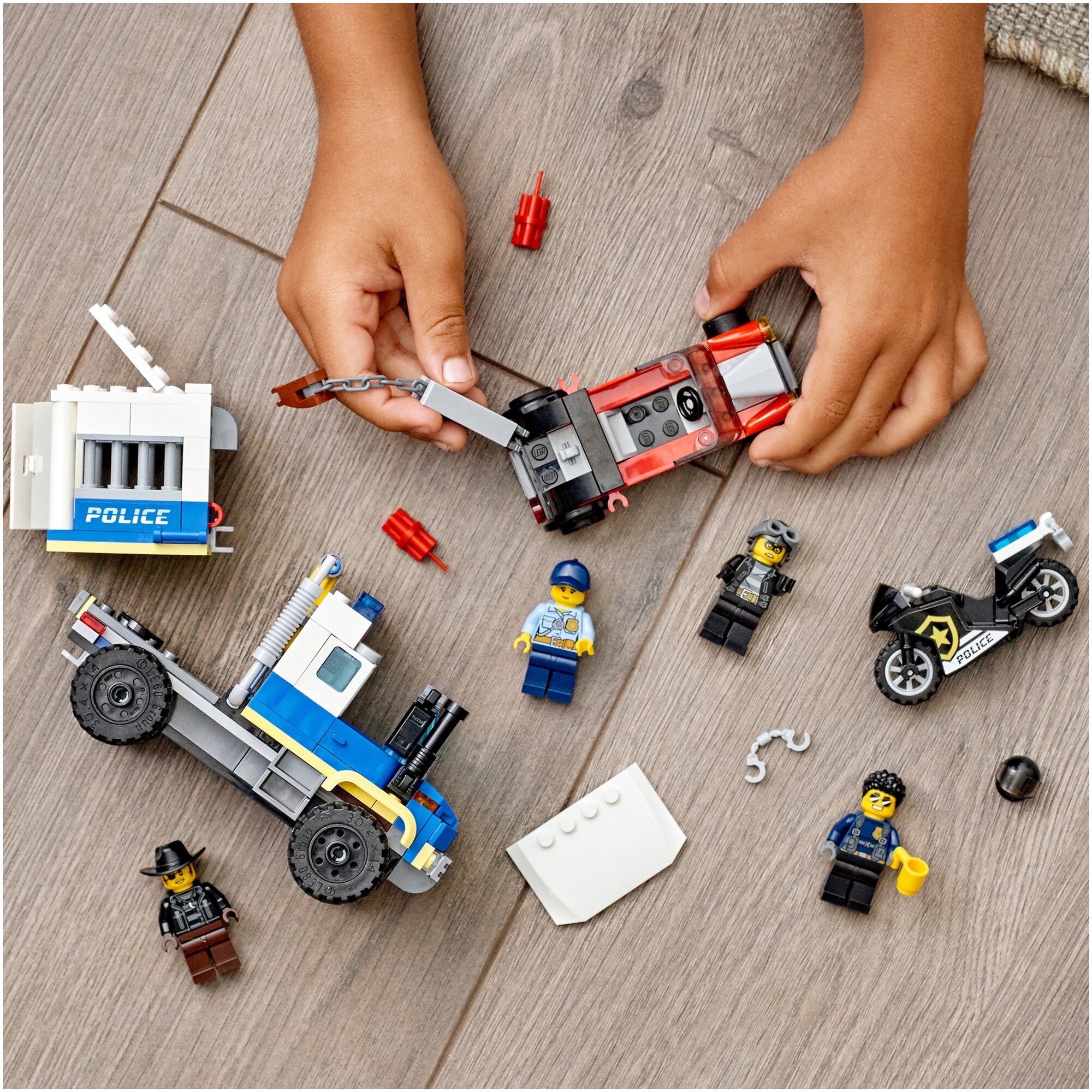 Конструктор LEGO City 60276 Транспорт для перевозки преступников - фото №8