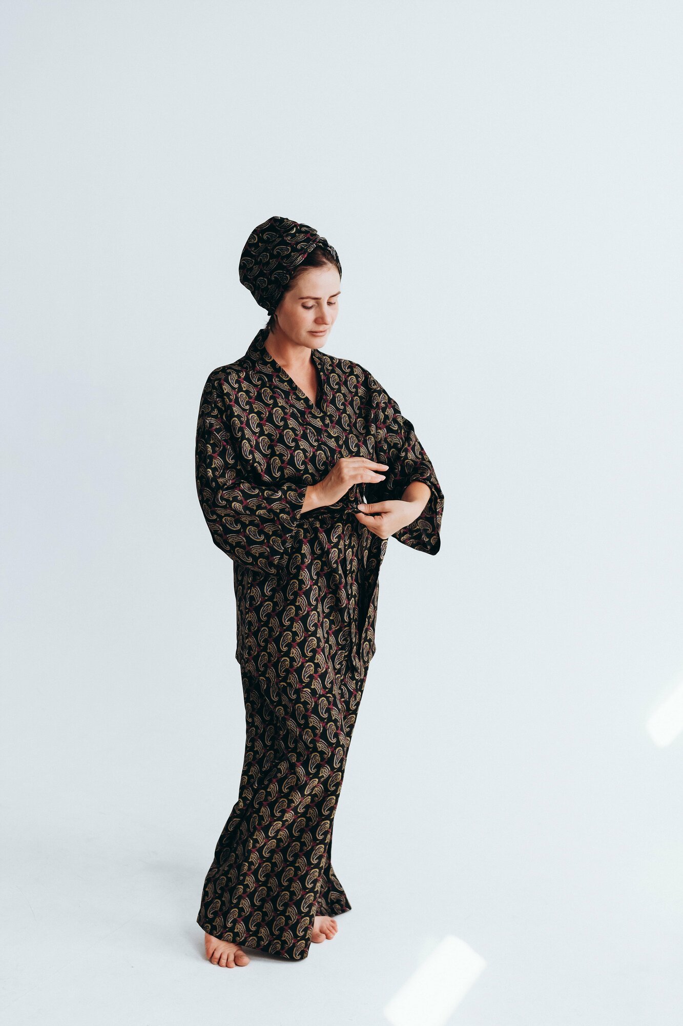 Халат шелковый, кимоно в пол, 100% шелк, черный с принтом - фотография № 1