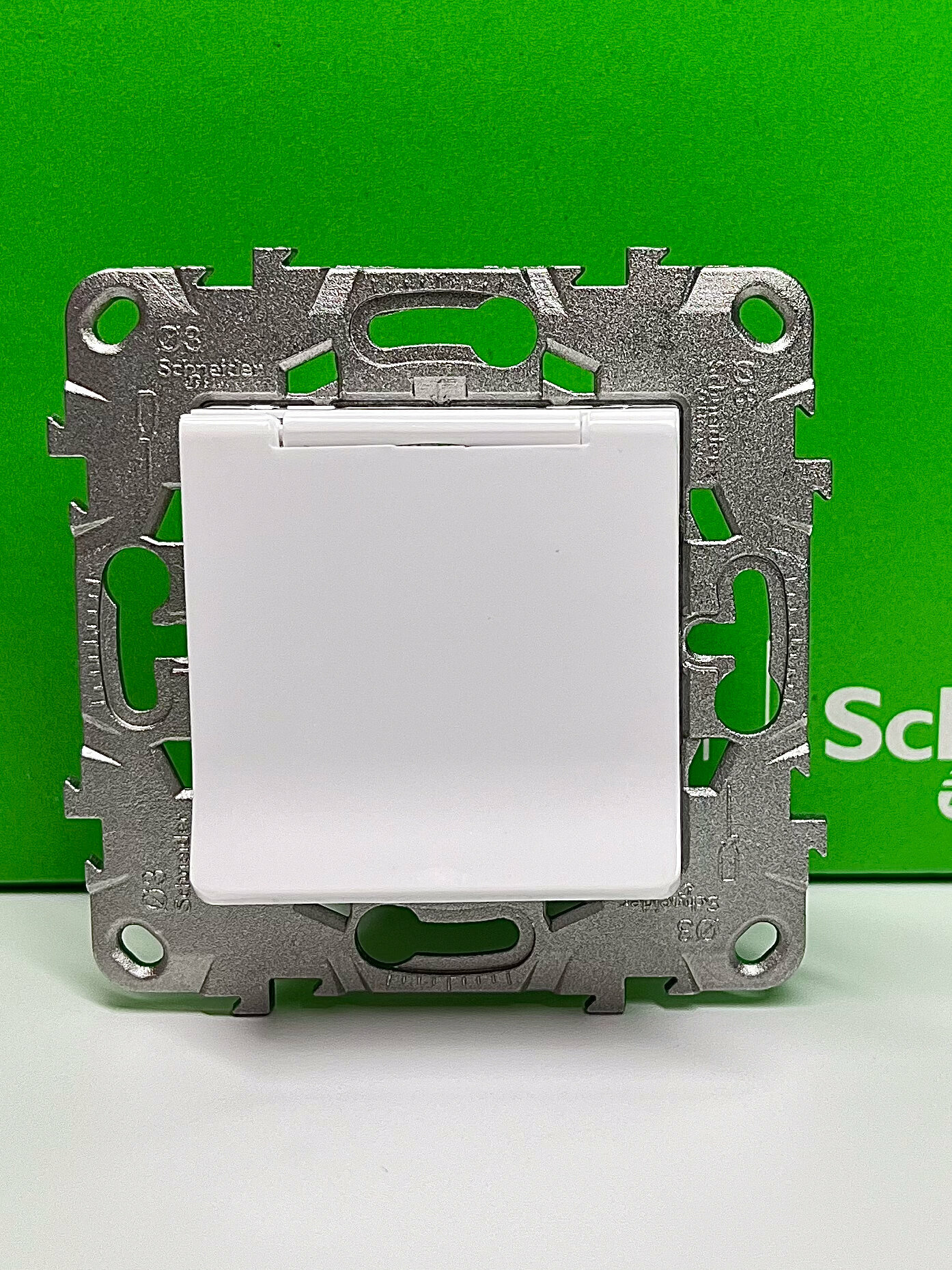 Розетка Schneider Electric Unica New NU503718TA белая скрытая с заземлением