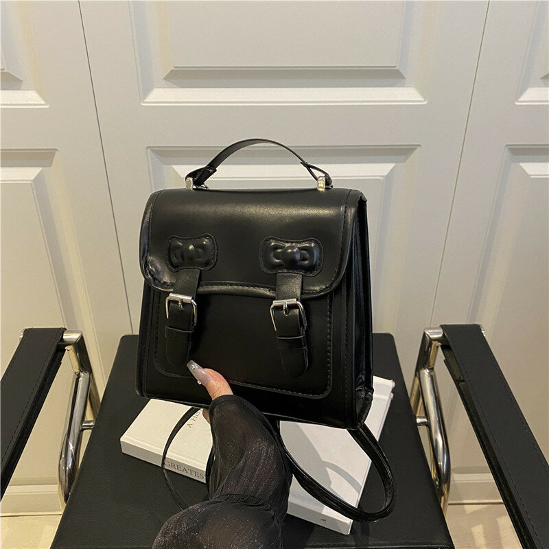 Женский рюкзак из искусственной кожи street style с внутренним карманом и изысканным дизайном черный