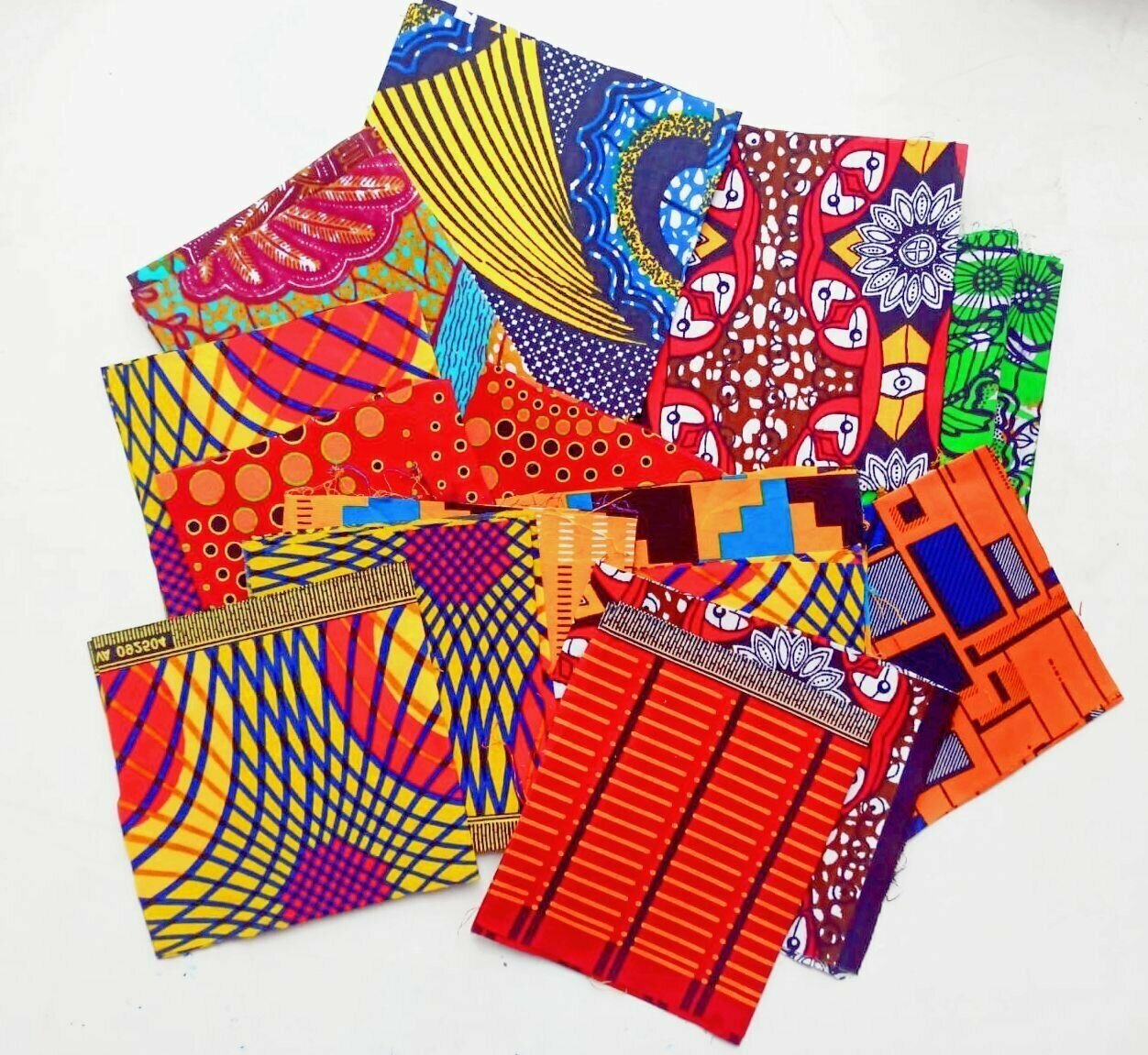 фото Ткани для шитья / лоскуты для рукоделия, пэчворка, ремонта одежды, кукол / хлопок, африканский принт, размер 20х20 см, 50 штук