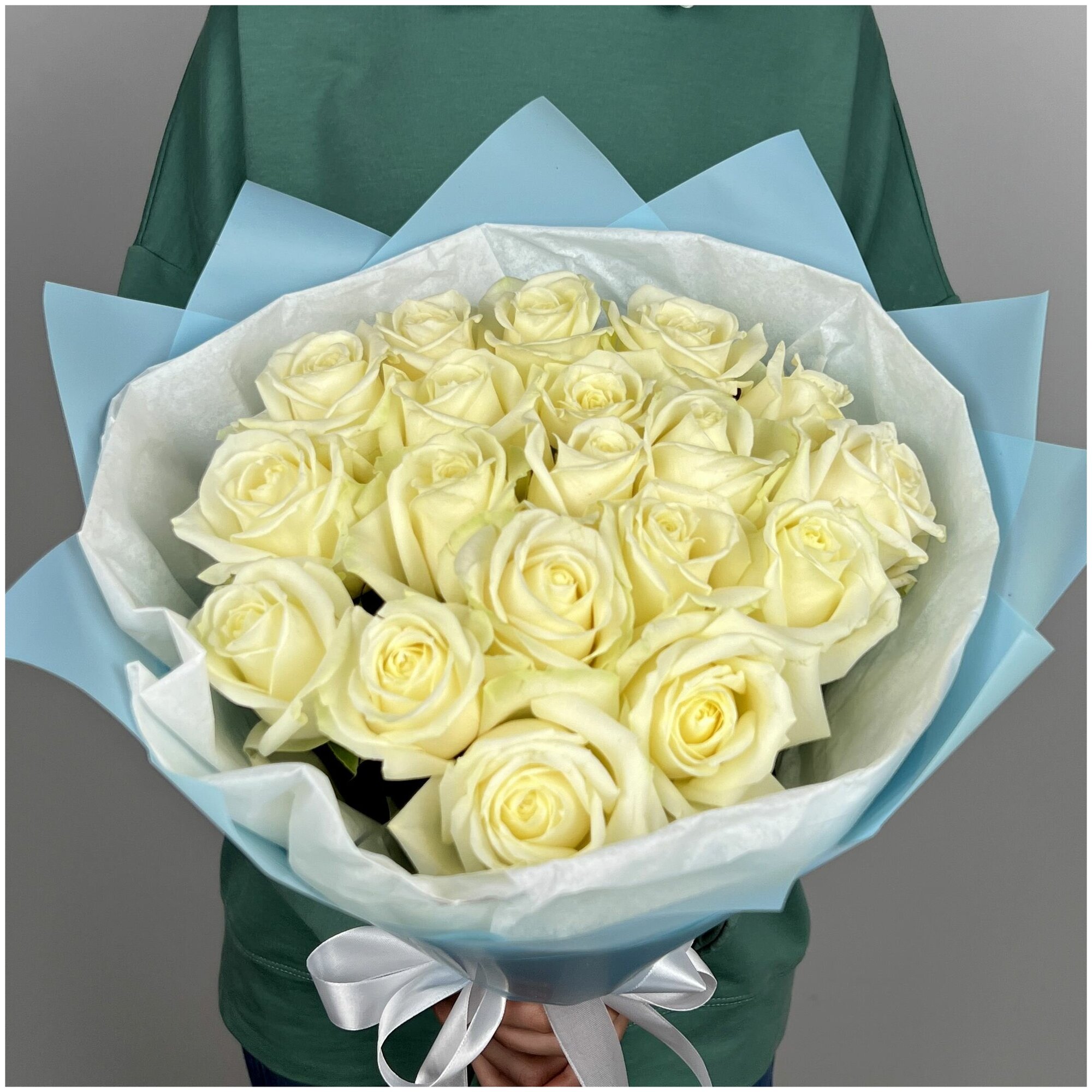 Букет моно из 19 белых роз. Букет AR0378 ALMOND ROSES
