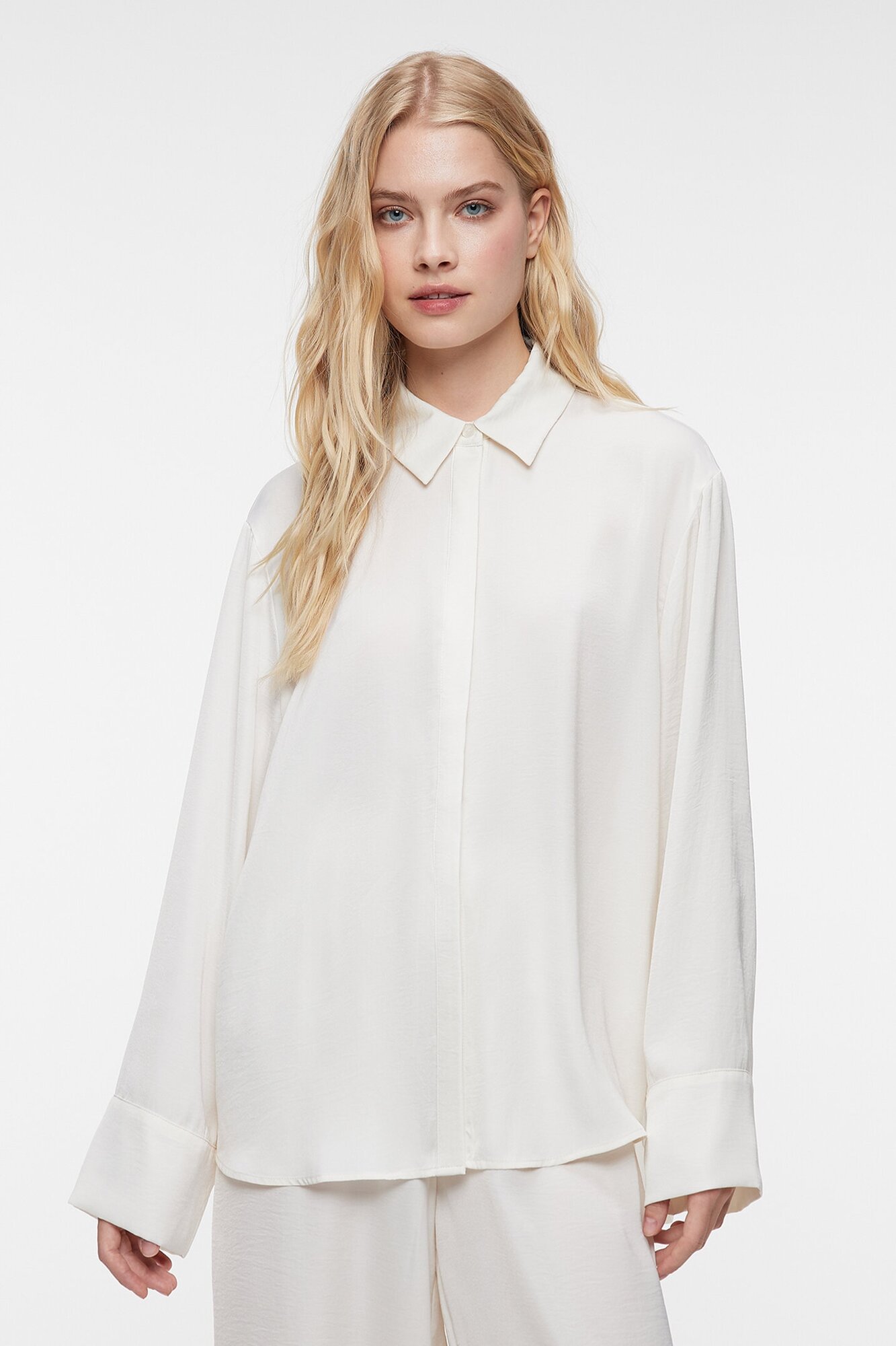 Рубашка oversize домашняя женская Befree Блузка-рубашка oversize домашняя с длинными рукавами 2326425001-60-XS молочный размер XS - фотография № 1