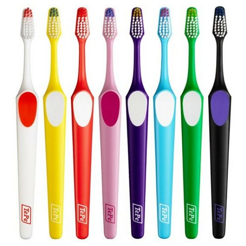 Купить Зубная щетка TePe Nova средней жесткости, белый/зеленый/желтый/красный/фиолетовый/черный/розовый/голубой
