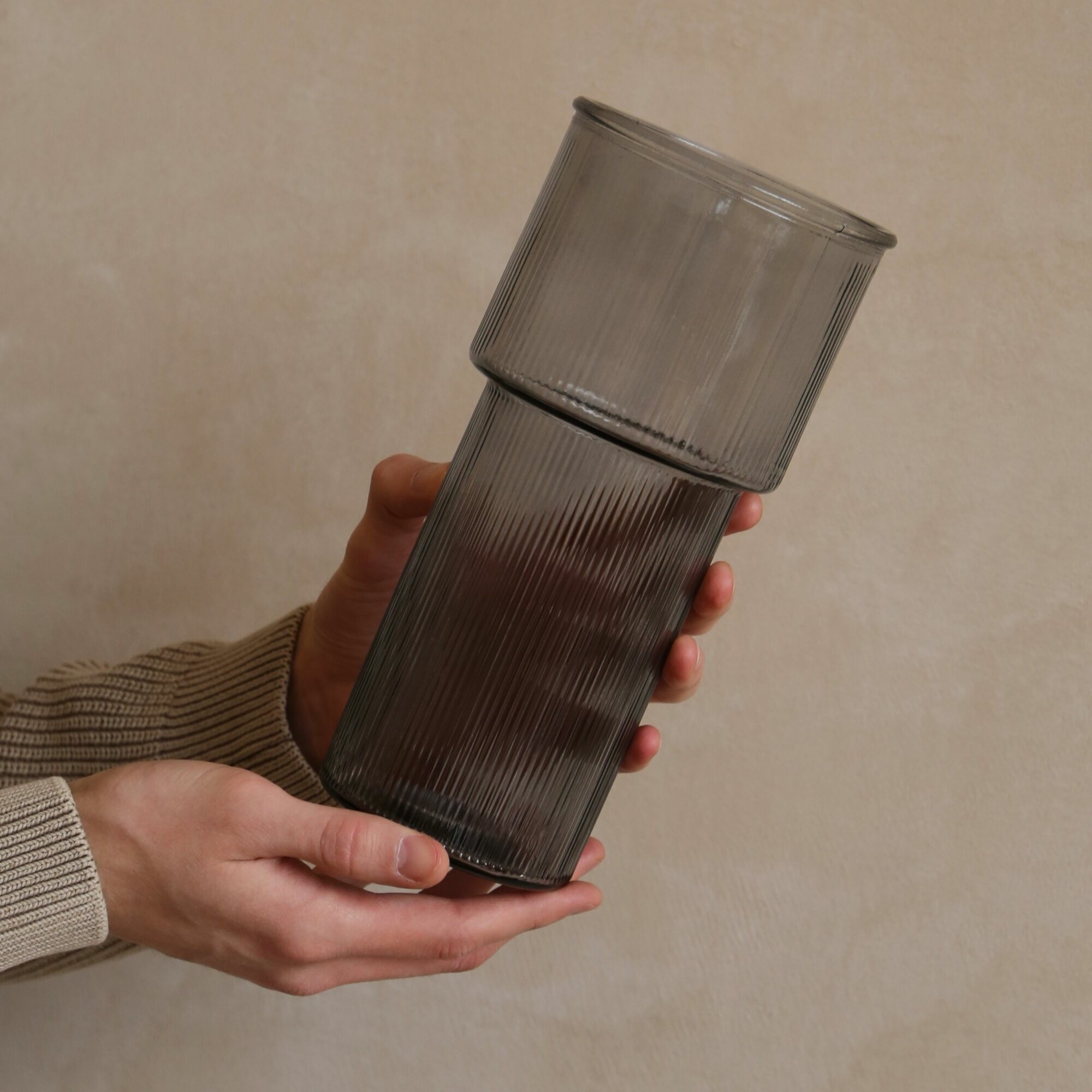 фото Ваза рифленая для цветов