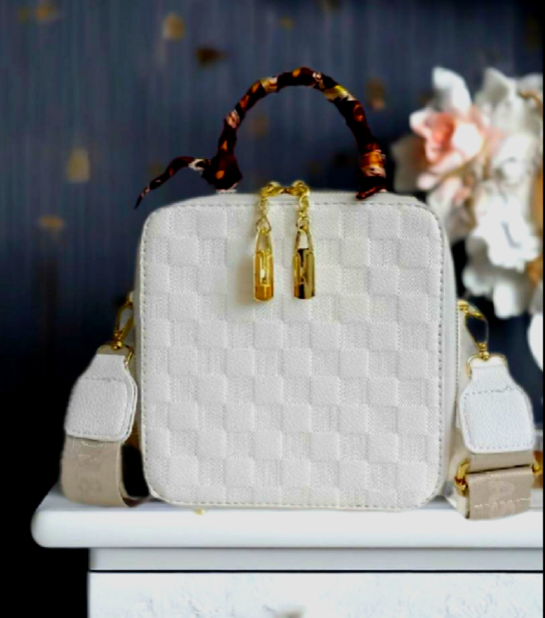 Сумка кросс-боди  женская кожаная "ASH&LUS Style" белая маленькая через плечо на плечо / Модные женские сумки 2024