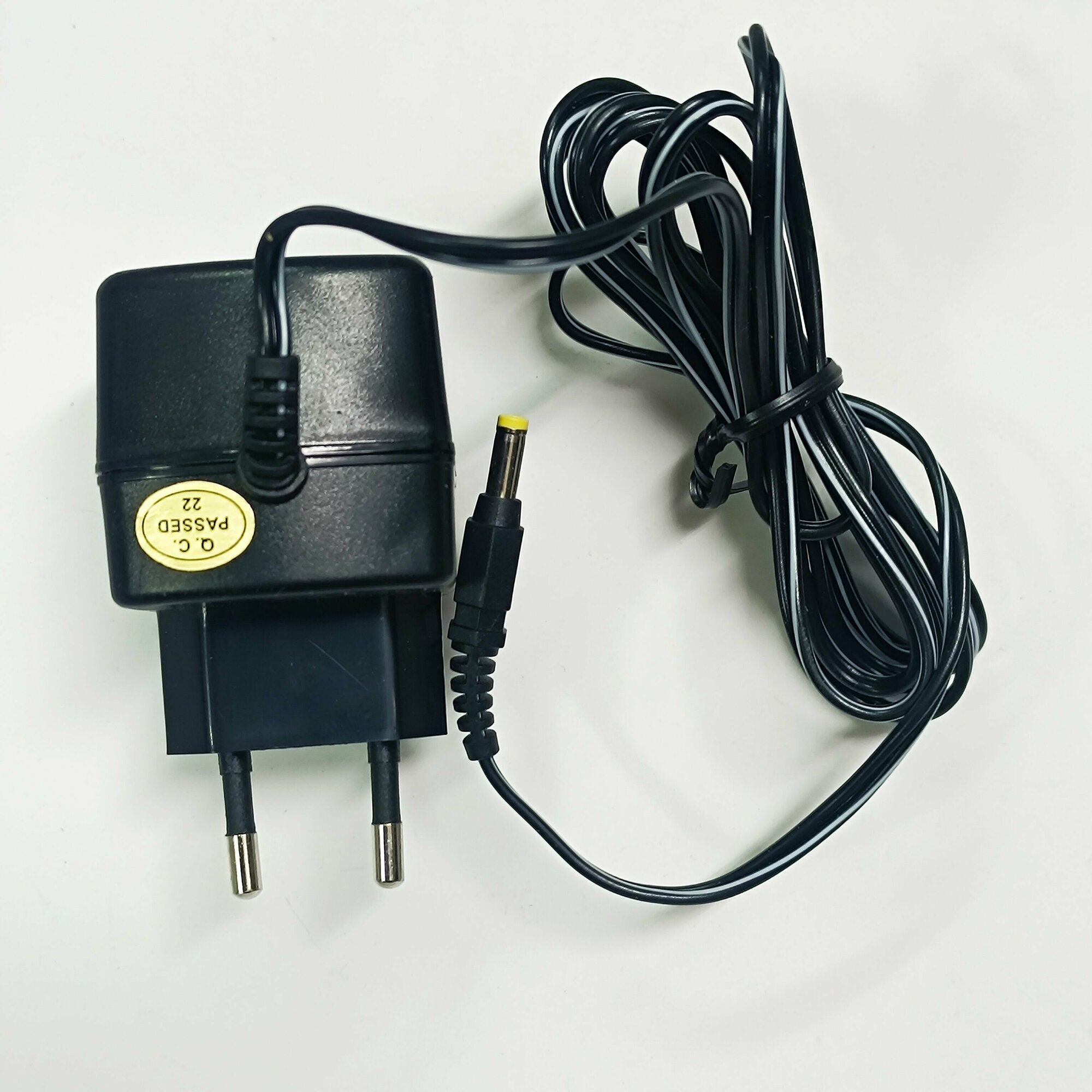 Блок питания 4,5V 500mAh Robiton B4.5-500 4,0х1,7/10 плюс в центре