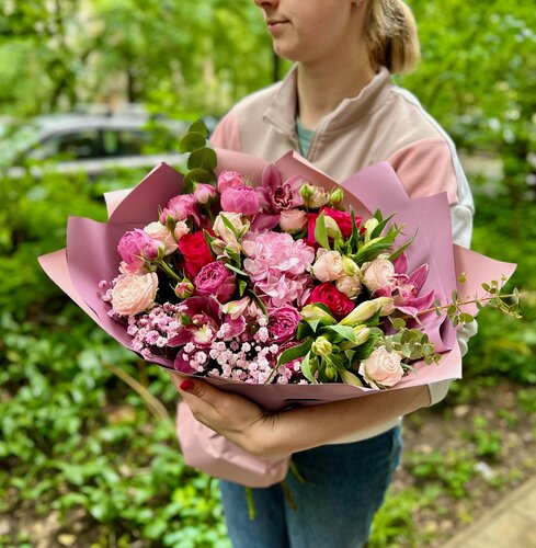 Изображение товара Шикарный авторский букет с орхидеями и ассорти свежих цветов