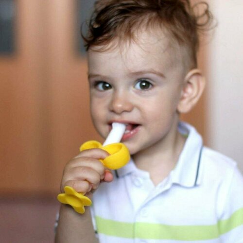 Прорезыватель для зубов детский, грызунок Банан силиконовый, игрушка для малышей на присоске грызунок прорезыватель для зубов банан силиконовый с щеткой голубой