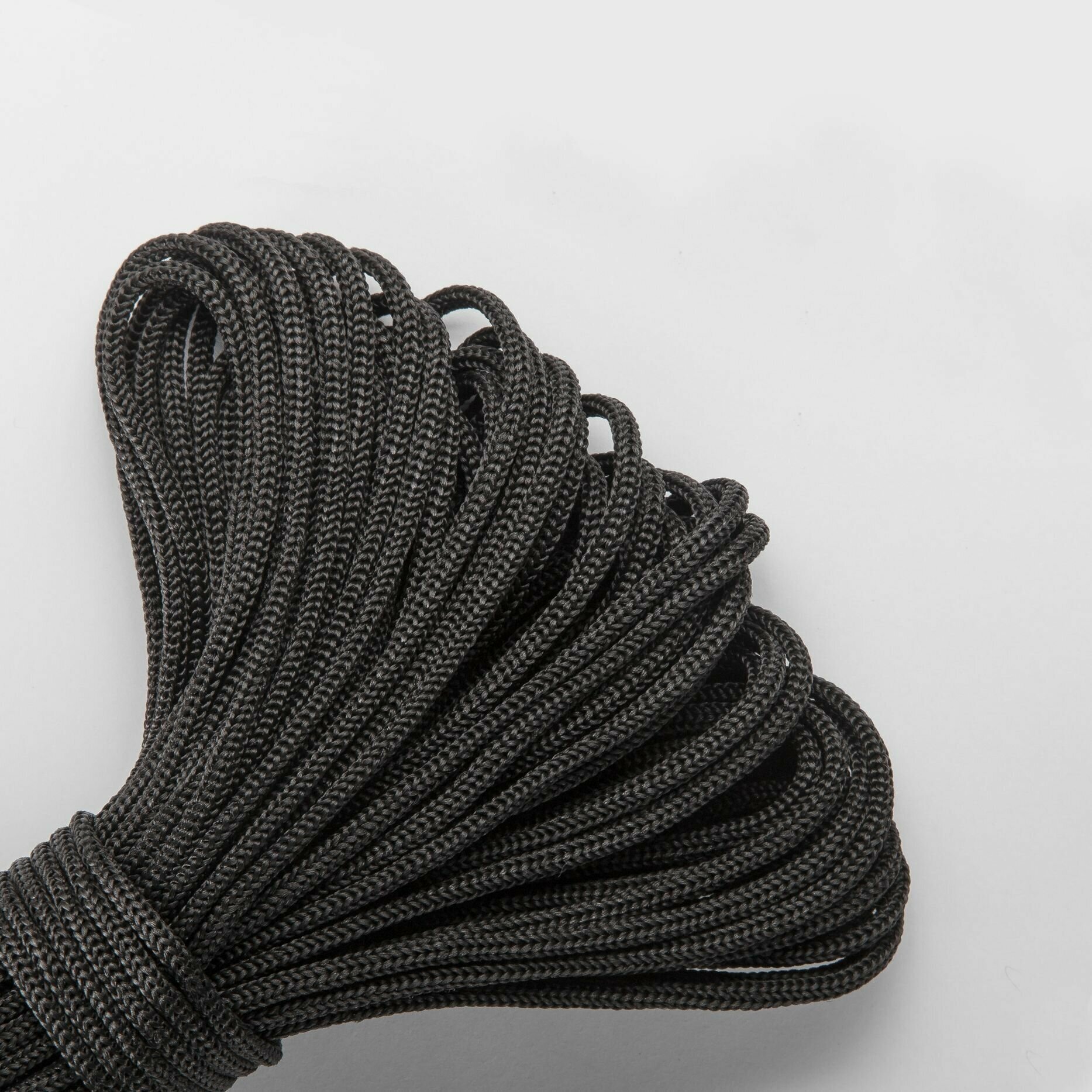 Шнур/веревка 4мм, 100 м, для рукоделия, вязания, бельевая, полипропиленовая, цвет черный (уголь) - фотография № 3