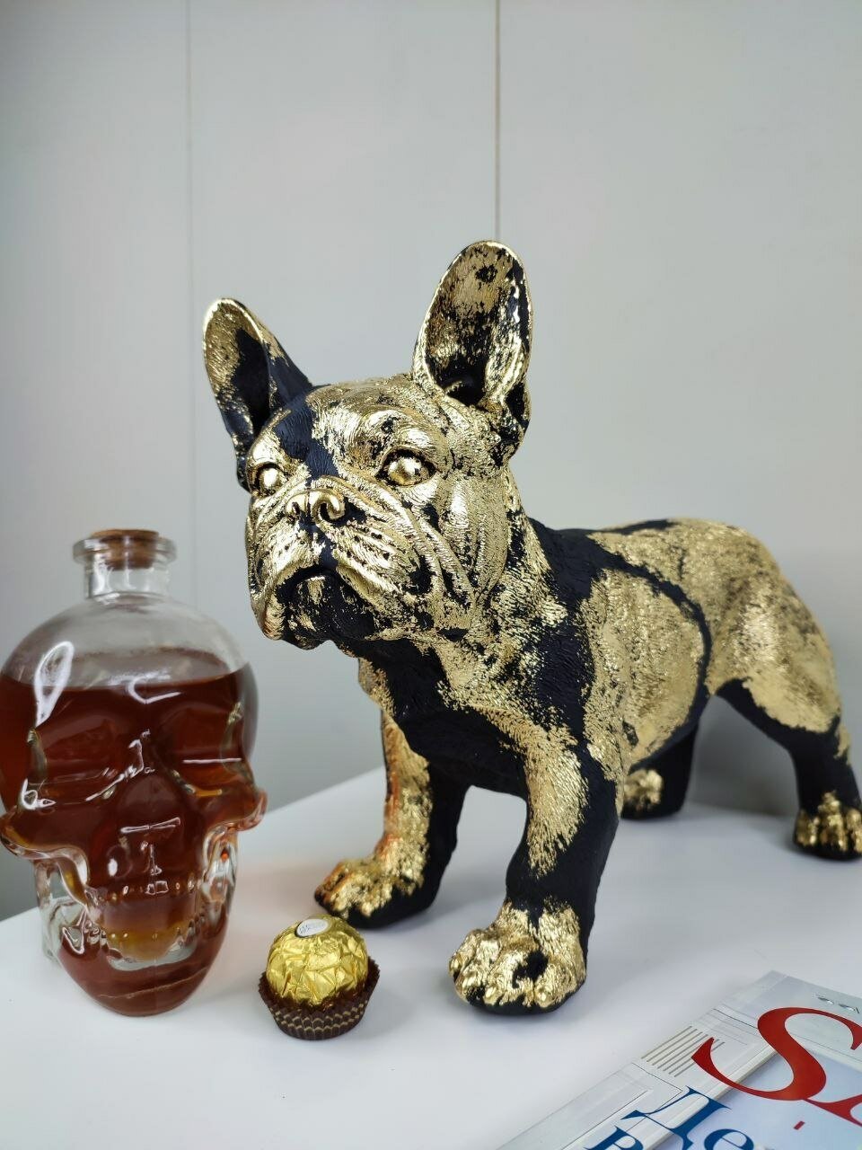 Статуэтка интерьерная французский бульдог в декоре "Черный и золото". Фигура из гипса декоративная