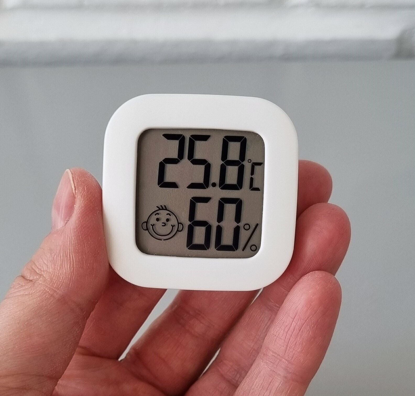 Термометр-гигрометр цифровой для дома, дачи, теплицы, террариума / Гигрометр термометр - измеритель влажности и температуры (цифровая метеостанция) - фотография № 5