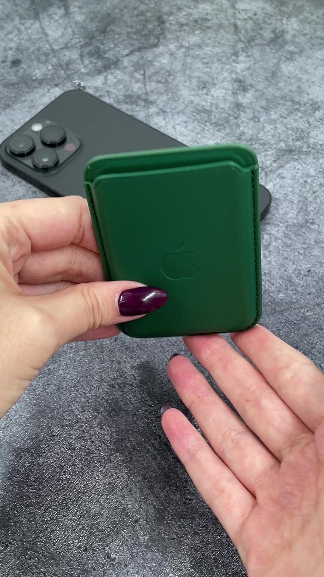 Картхолдер Wallet Green Forest Кожаный чехол-бумажник MagSafe для iPhone, Зелёный лес — фото 1