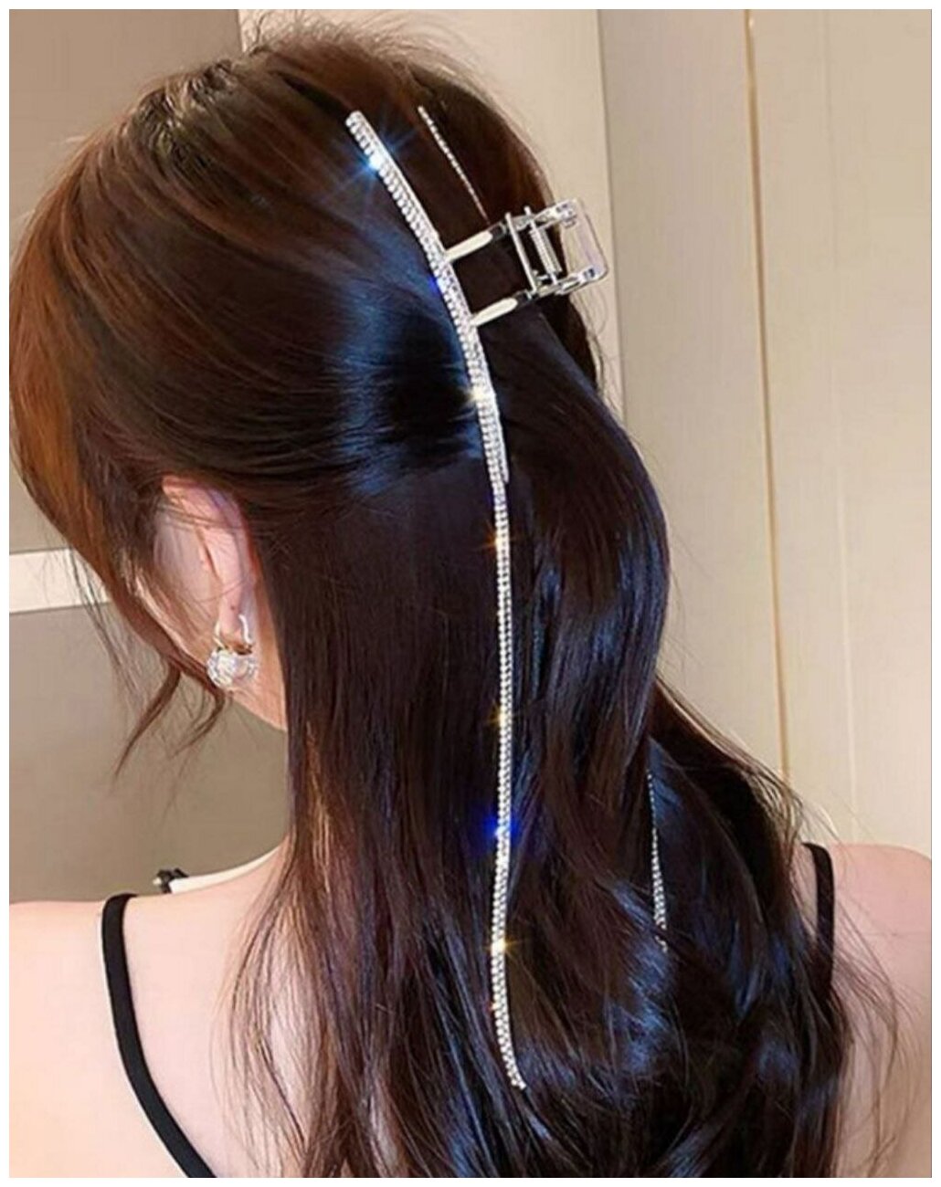 Блестящий краб-зажим для волос с квадратной дугой с двумя полосками из страз и длинными кисточками. цвет золото