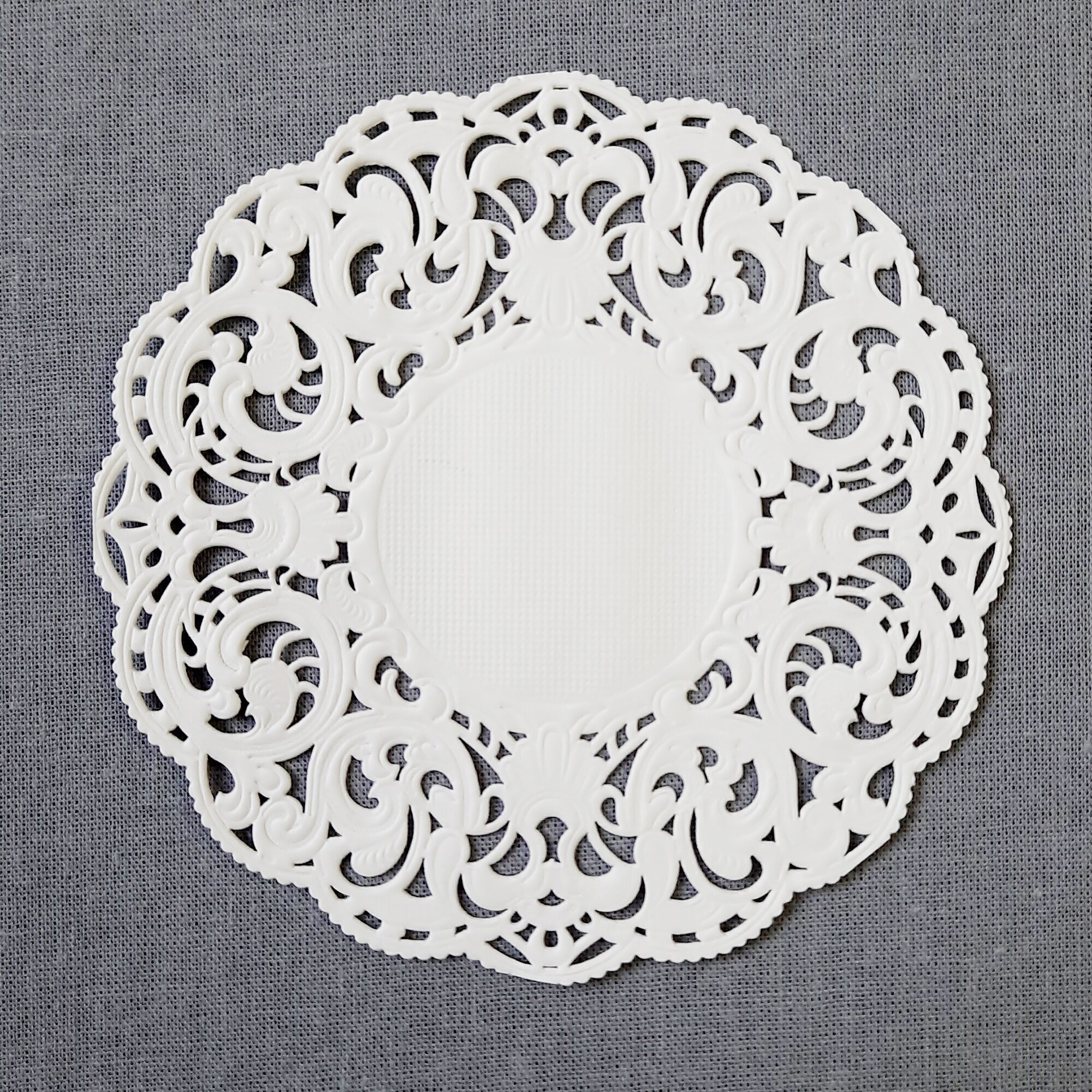 Салфетка на стол ажурная бумажная белая круглая 10см - идеальное украшения для вашего стола - фотография № 6