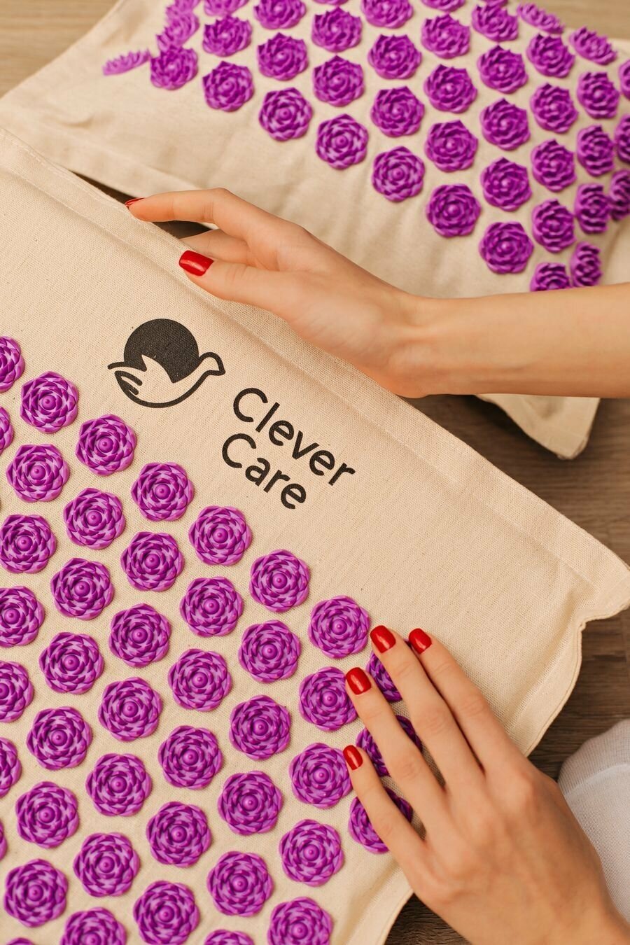 Набор: коврик и подушка акупунктурные CleverCare с сумкой для хранения и переноски, цвет бежевый с сиреневыми иглами - фотография № 10