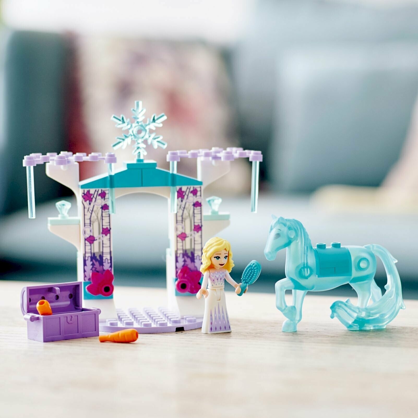 Конструктор LEGO Disney Princess 43209 "Ледяная конюшня Эльзы и Нокка" - фото №18