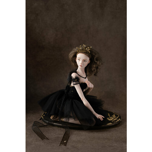 фото Авторская кукла ручной работы "черный лебедь" интерьерная кукольная коллекция натальи кондратовой