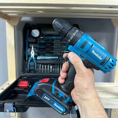 Аккумуляторный ударный шуруповерт с двумя батареями и набором инструментов 5690₽