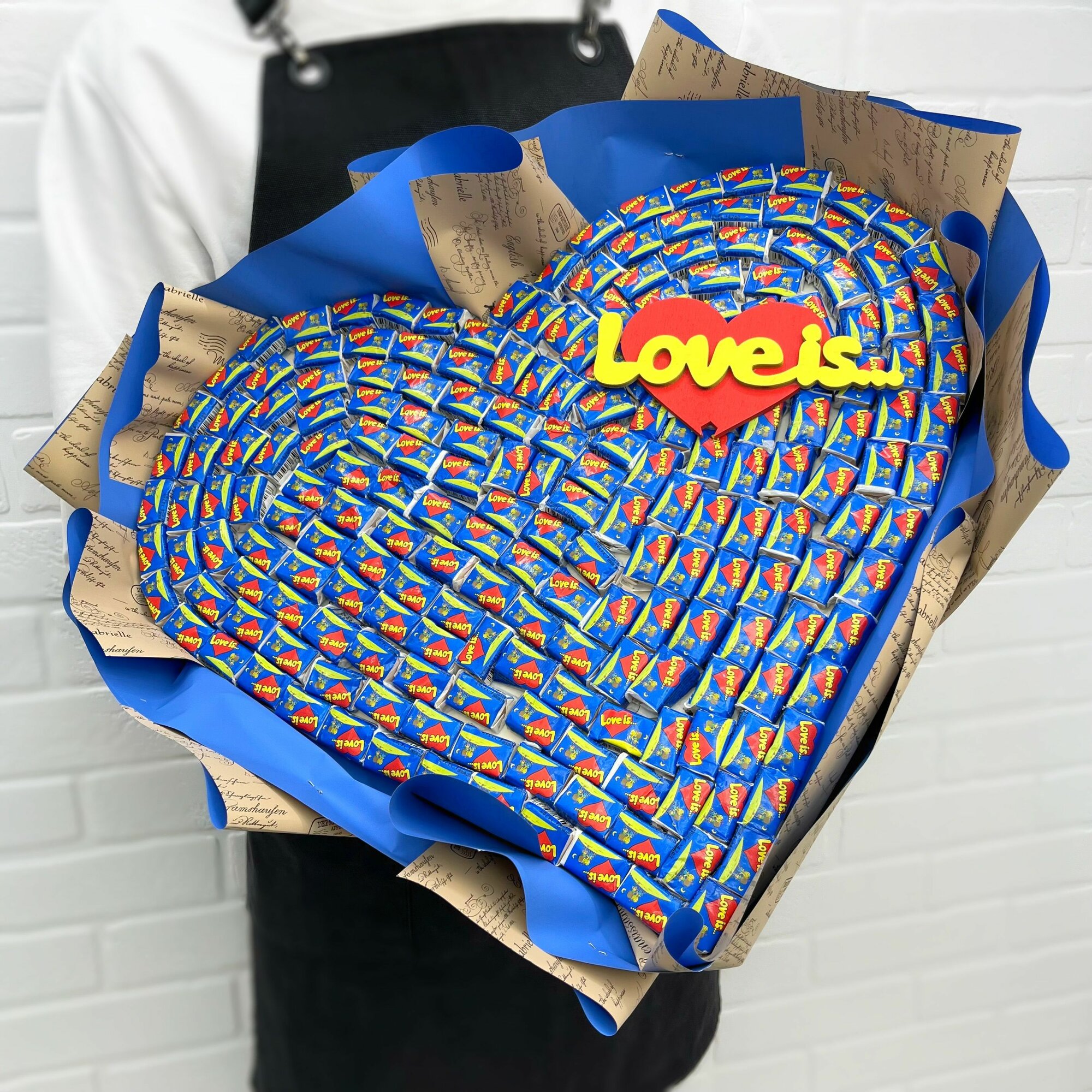 Букет жвачек Love is Flowerstorg 4426