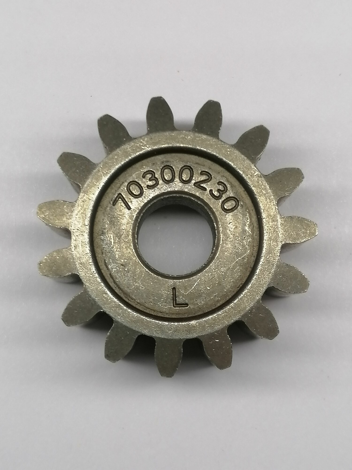 Шестерня привода правого колеса LM4840,5345,5345BS,5346E L на один штифт 15 зубьев / 70300230000