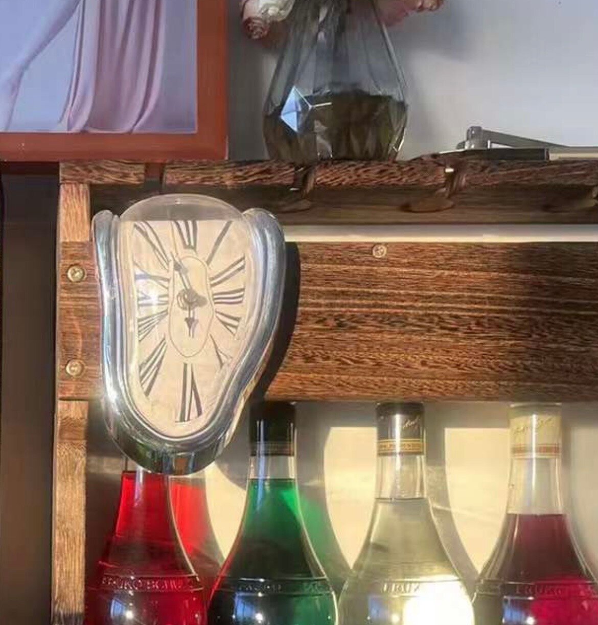 Часы "Постоянство памяти" Сальвадор Дали пластик фигурные 175x115x145мм Серебряный цвет