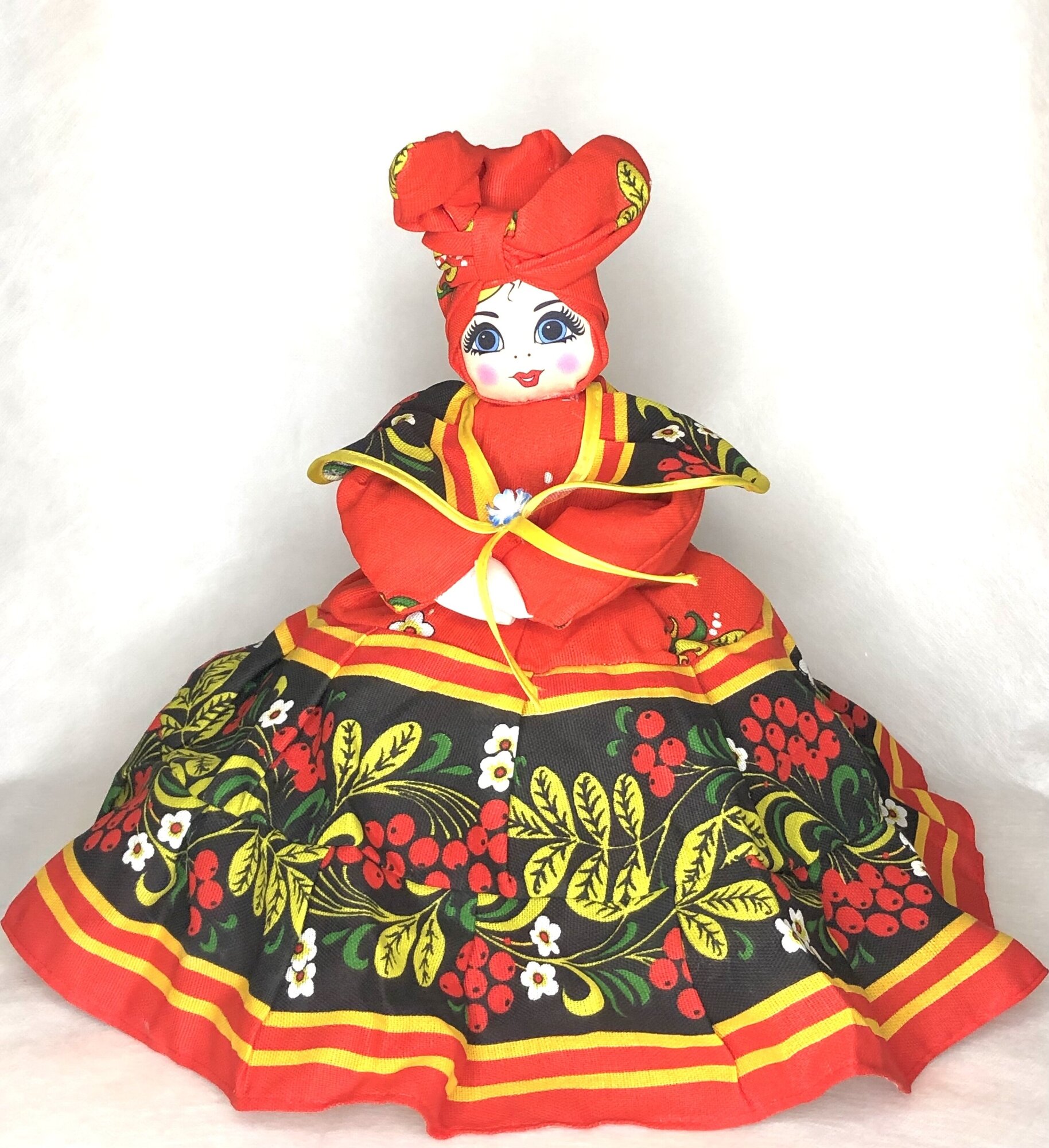 Кукла-грелка на чайник Солоха Хохлома