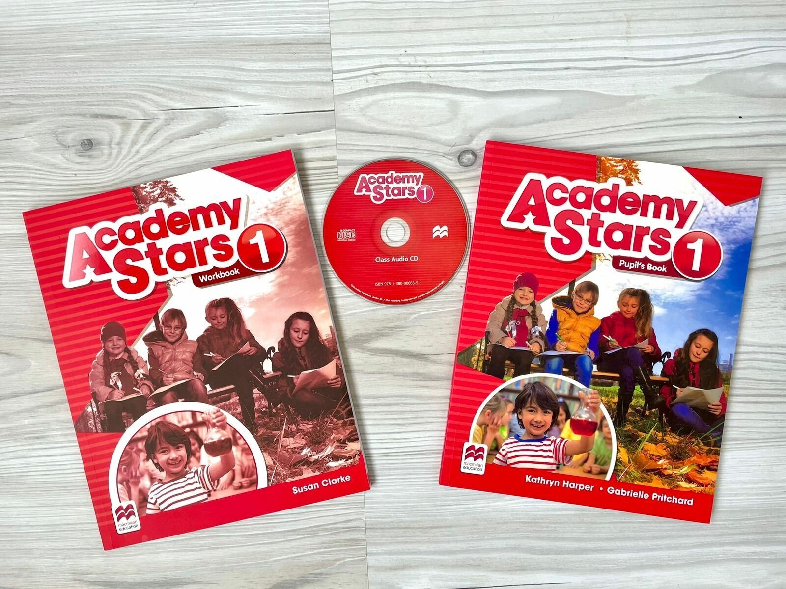 Academy Stars 1 Pupil's Book, Workbook, CD комплект(учебник, рабочая тетрадь, диск)