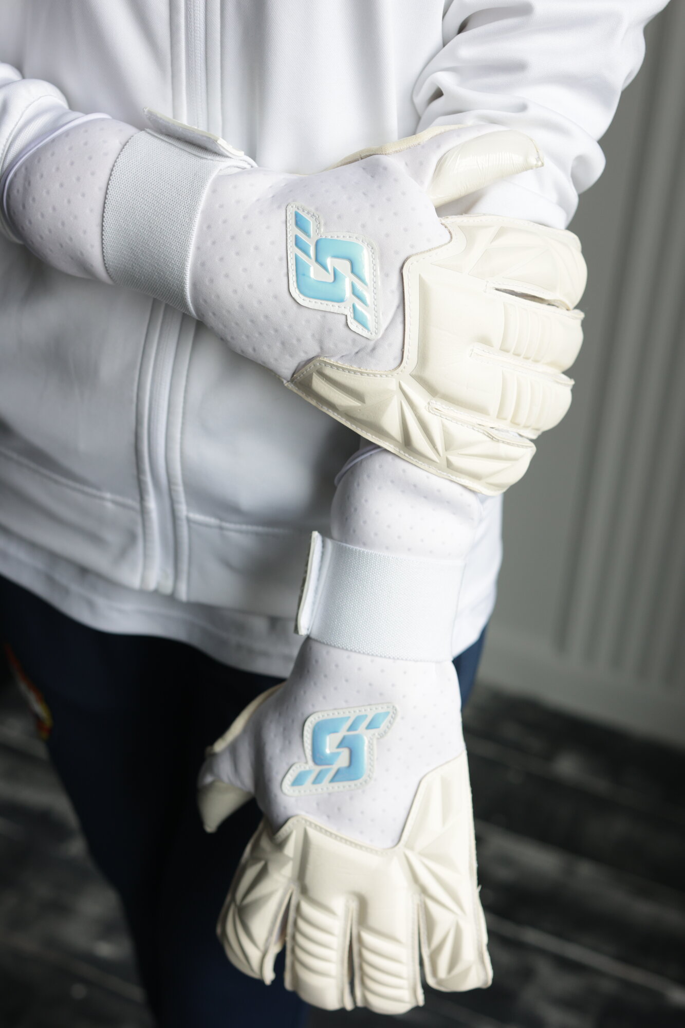 Перчатки вратарские Syner white 7